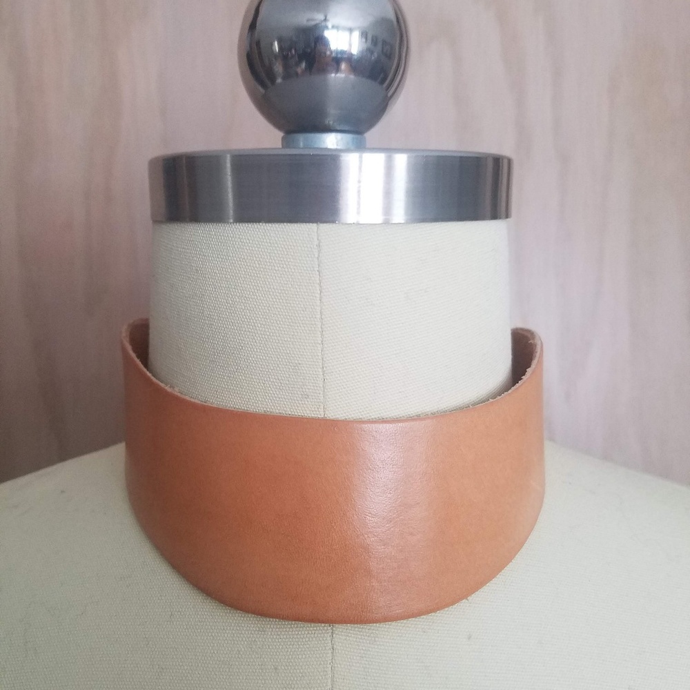 Melissa Tofton Beige Leather Choker one size